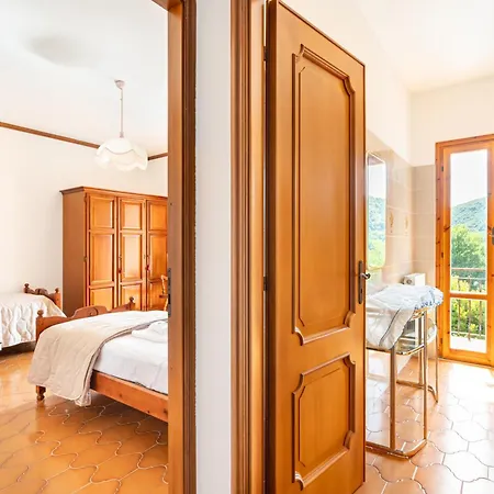 Apartmán Yunger House With Garden And Balcony X5 *