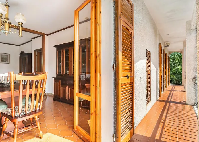 Guesthost - Yunger House With Garden And Balcony X5 Διαμέρισμα *