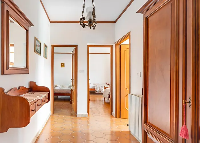 Guesthost - Yunger House With Garden And Balcony X5